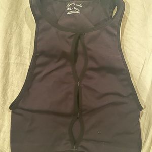 UO CROPPED KEYHOLE BRA TOP